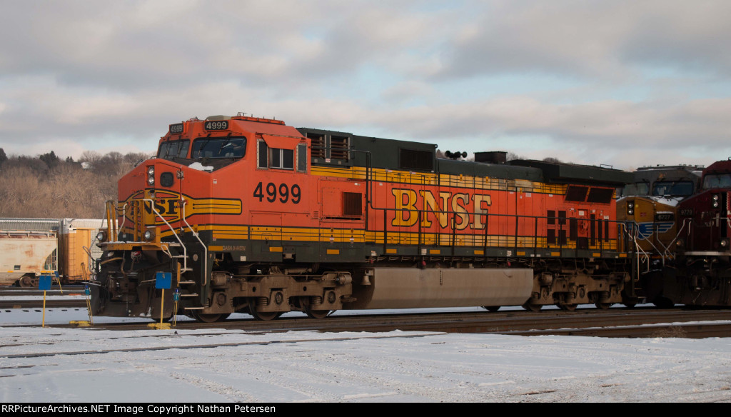 BNSF 4999